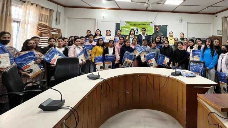 Technopak advisors distributed free reading material to students in Seema Mahavidyalaya