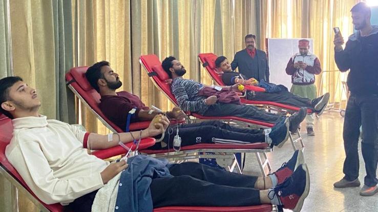 Blood donation camp organized in Punjab University, youth showed enthusiasm
