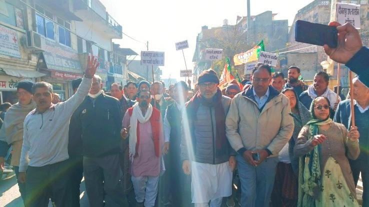 BJP came out on the streets for closing the offices approved by the former government