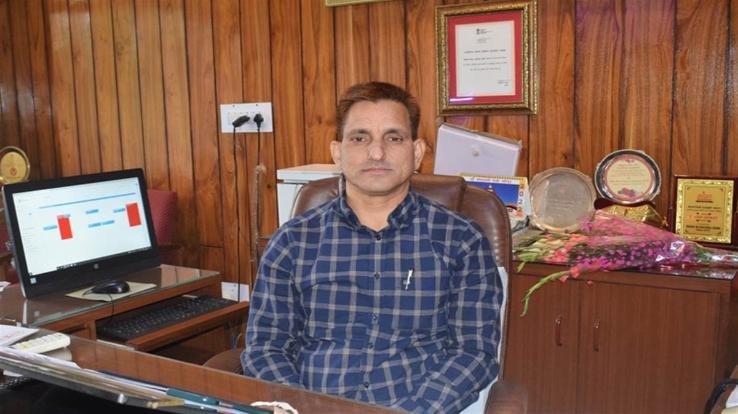 Sirmour: In view of the possible fourth wave of Corona, the Deputy Commissioner held a meeting with the health officials.