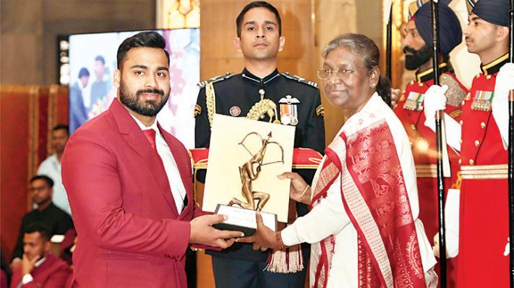 Recap 2022: Himachal's Vikas Thakur was the only player in the country to receive the Arjuna Award in weightlifting this year