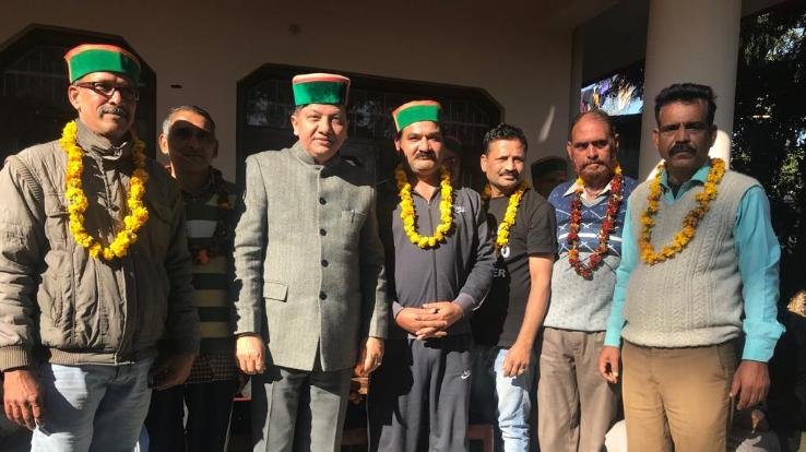 टिब्बी पंचायत में एक दर्जन लोग कांग्रेस में शामिल