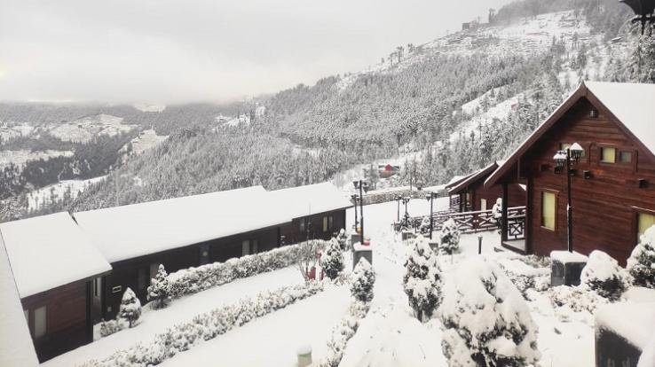 Snow covered mountains of Himachal, blocked more than 220 roads including 4 National Highways