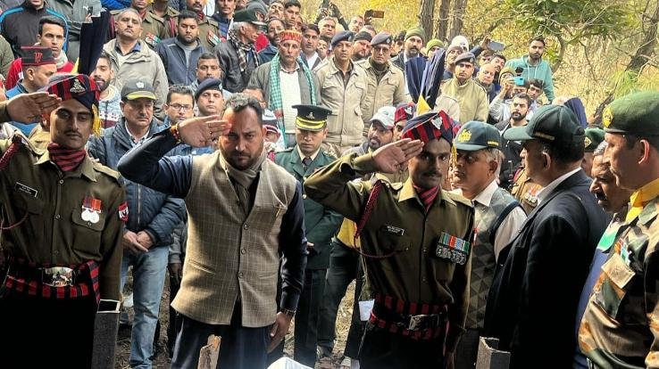 MLA paid tribute to martyr Amit Sharma