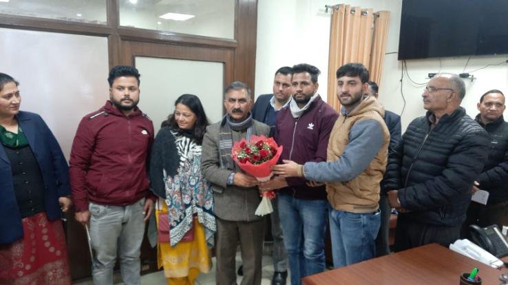 Compassionate families reached Shimla Sukhu government should bring the issue of compassionate families in the second cabinet