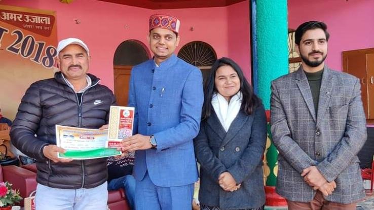 Tehsildar honored snake saver Mathur Dhiman on 74th Republic Day