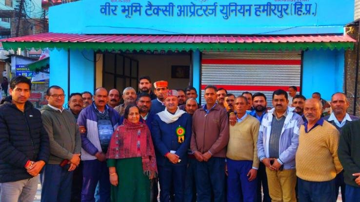 Hamirpur taxi operators welcomed Sunil Sharma Bittu