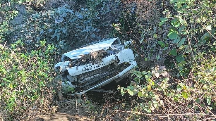  A woman died after her vehicle fell into a 50 meter deep gorge in Chalali.