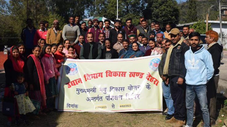 Five day honey farming training camp concluded in Dehra