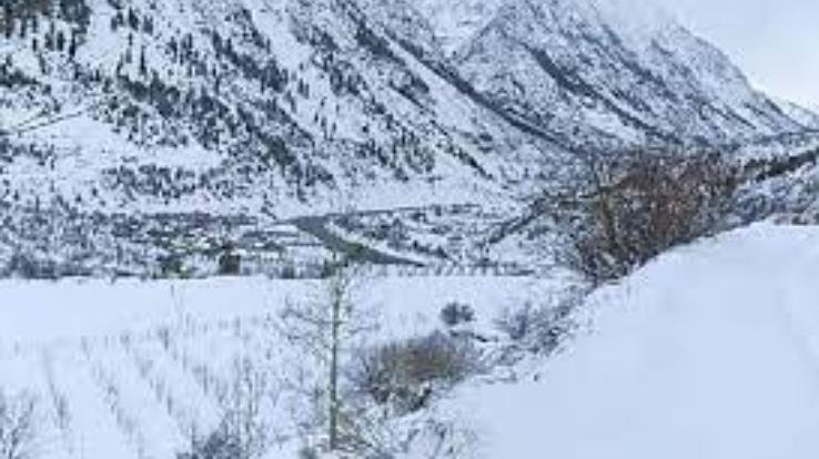 148 roads and 200 power transformers stalled due to snowfall in the state, snowfall continues in high altitude areas