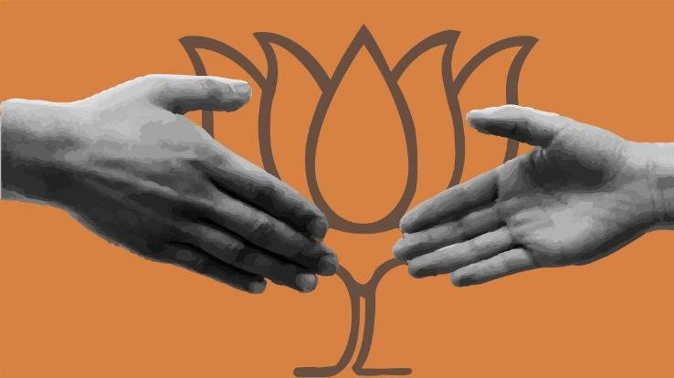 सुजानपुर में दो दर्जन लोगो ने थामा भाजपा का दामन 