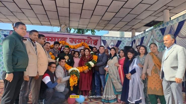 Kewal Singh Pathania awarded promising students in Rait School