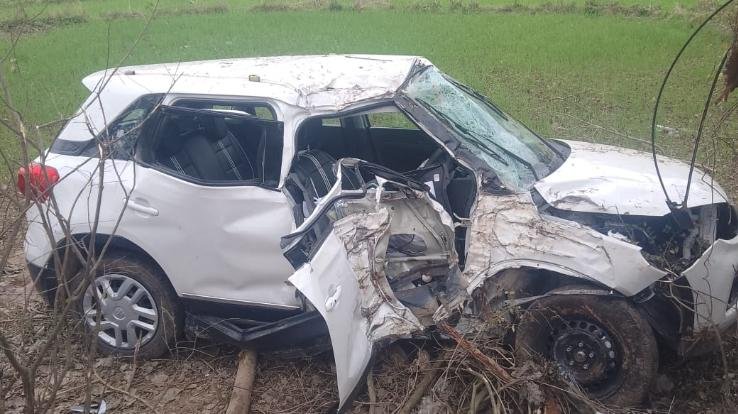 A vehicle collided with a tree after getting off the road in Khehar, one died