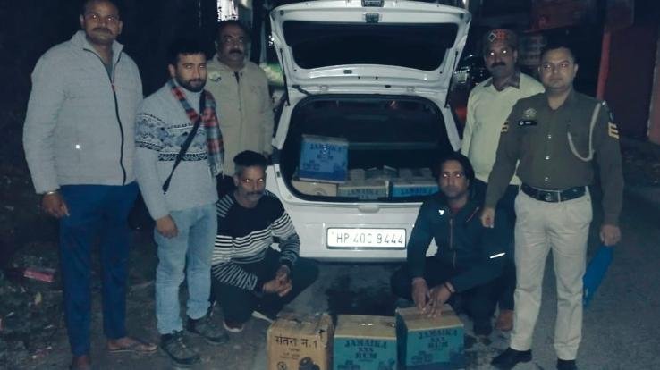 Police recovered 11 boxes of illegal liquor from the car in blockade, case registered