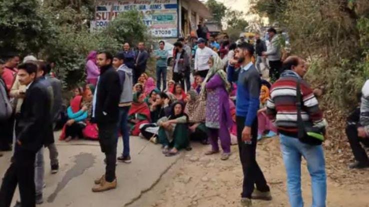 Villagers did chakka jam due to road problem