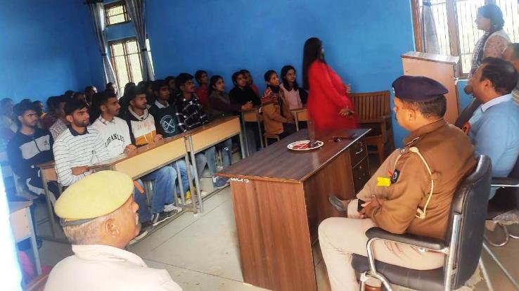 In Rakkar College, the police made the students aware of the side effects of drugs