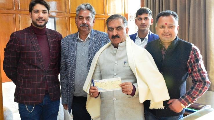 Contribution of one lakh given to the Chief Minister's Sukh-Ashray Aid Fund