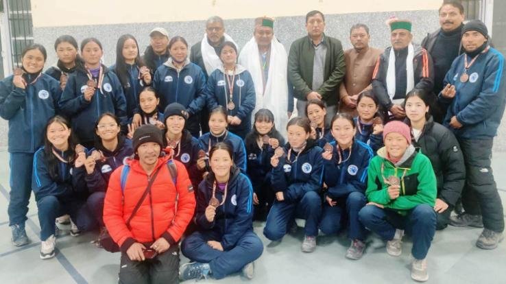 Delegation of Ice Hockey Association of Lahaul Spiti met Revenue Minister Jagat Singh Negi