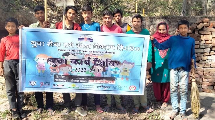 Repair and cleaning around Nain on the first day of the camp
