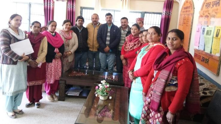 कुनिहार में विद्यालय प्रबन्धन समिती व विद्यालय के शिक्षक वर्ग की एक सँयुक्त बैठक का आयोजन किया