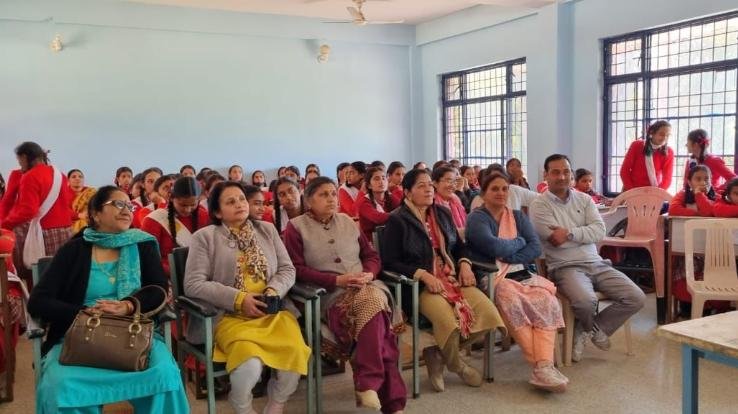 जयसिंहपुर : राजकीय वरिष्ठ माध्यमिक पाठशाला तताहल में छात्राओं को सचेत किया गया