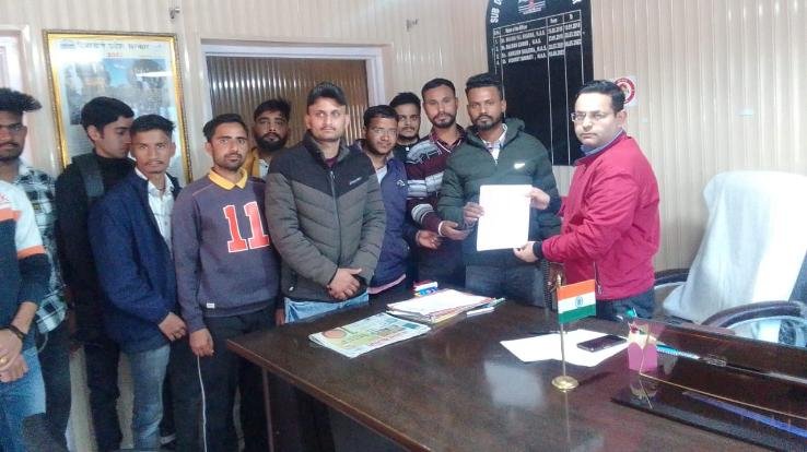  Multi purpose workers sent memorandum to Chief Minister through SDM regarding demands
