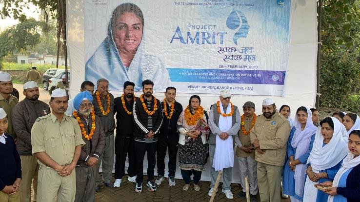 Nirankari Sevdars cleaned the water sources under Swachh Jal Swachh Man Amrit Yojana