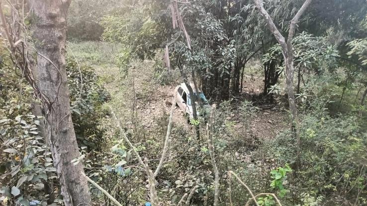 A car fell into a 25 feet deep gorge from the road in Bani, one injured