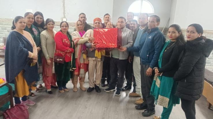 Revenue watchman Suresh Kumar retired from Kangra tehsil