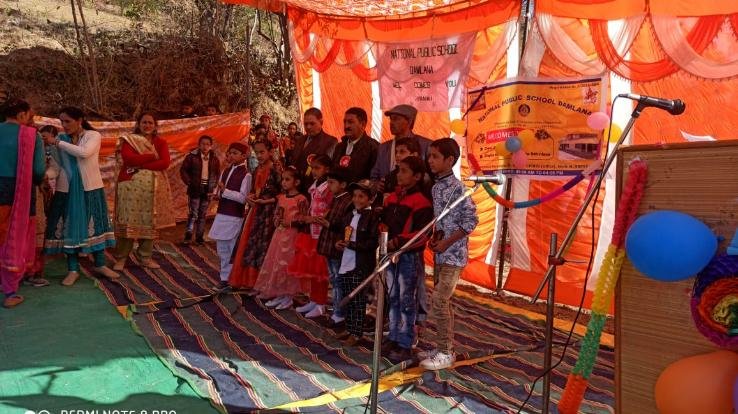 नेशनल पब्लिक स्कूल डमलाना में वार्षिक पारितोषिक वितरण समारोह की धूम
