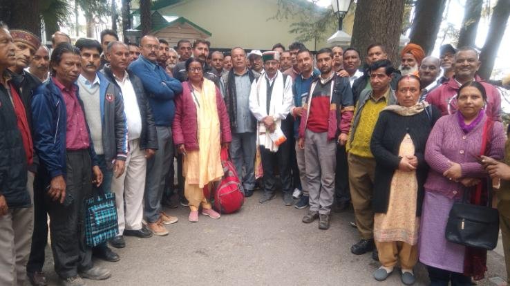 Panchayat-Chowkidar-Union-handed-over-the-demand-letter-to-the-Chief-Minister