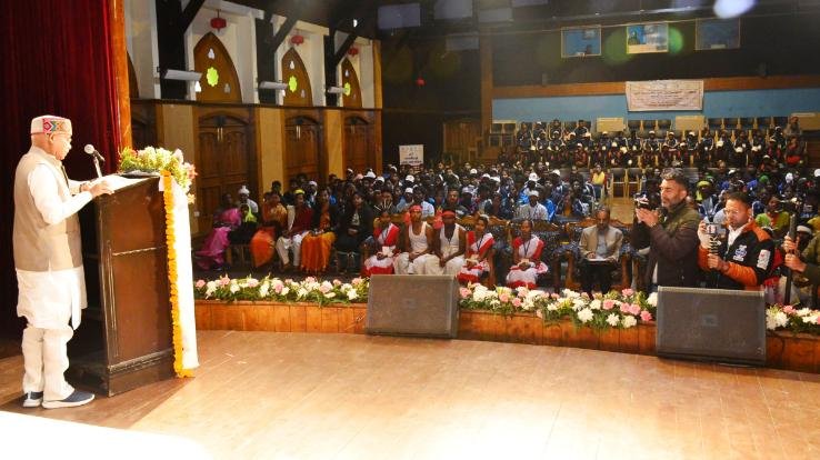 Governor Shiv Pratap Shukla reached the tribal youth exchange program
