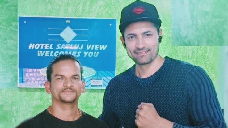 Raviz-Thakur-appreciates-fitness-YouTuber-Rana's-drug-free-fit-campaign