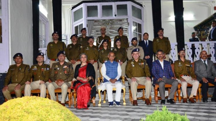 The governor sought people's cooperation in the fight against drugs