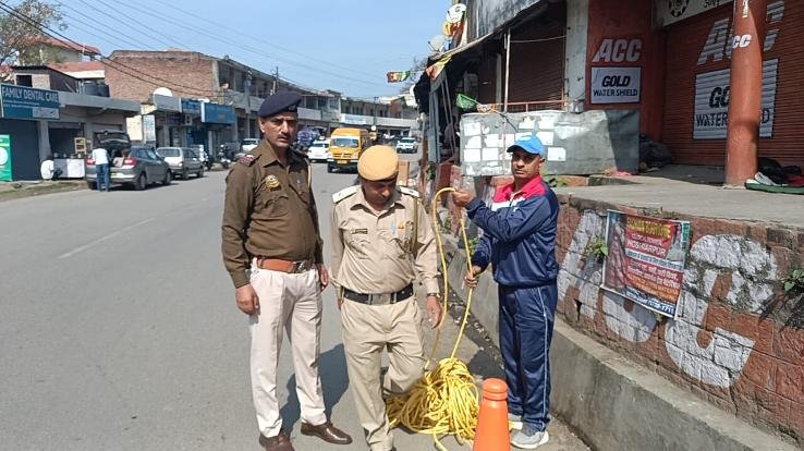 Police engaged in improving the traffic system in Jwalamukhi