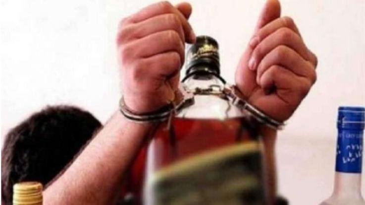 35 liters of liquor recovered from a person in Dumtal's Surajpur