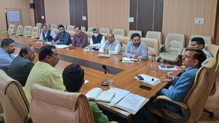 Nahan: There should be no encroachment on the land of IIM Dhaulakuan: DC