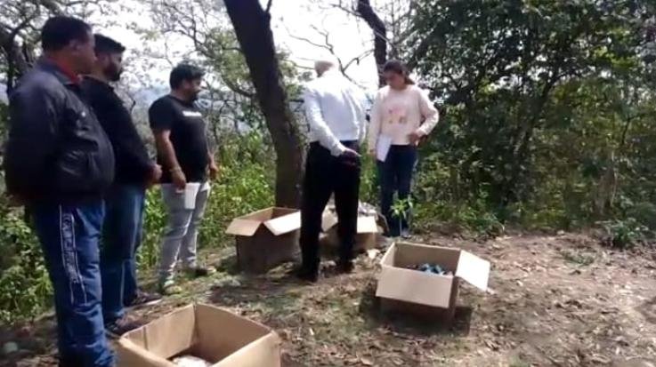 Dehra: Department took cognizance of expiry medicines found in Tatahan forest on Haripur-Bankhandi road