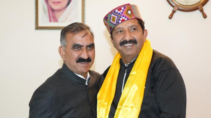 Shimla: The Chief Minister came to know about the well-being of Mukesh Agnihotri.