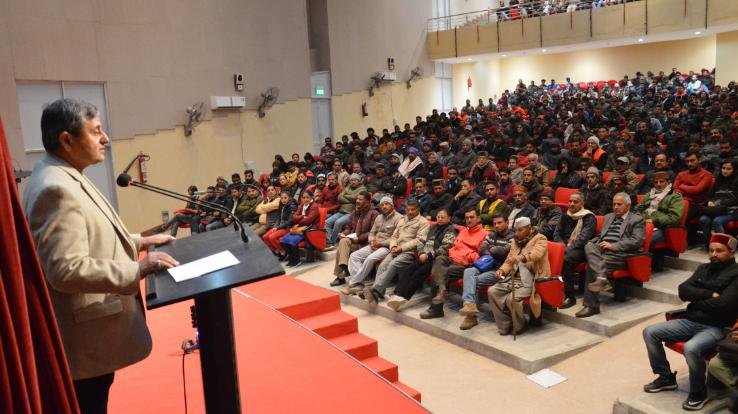 नौणी विवि में रोपण सामग्री के लिए किसानों ने करवाया पंजीकरण