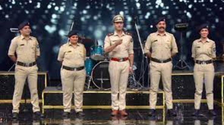 Jogindra Nagar: Harmony of Pines Police Band added color to the first cultural evening of the Small Shivratri Fair