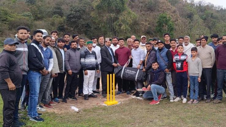  Jaswan Paragpur: Surendra Mankotia started the cricket tournament in Swana
