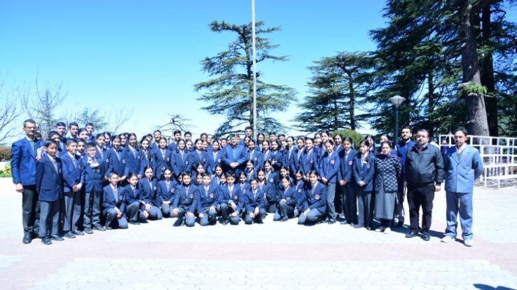 Shimla: Students of Crescent School came to see the proceedings of the Vidhansabha, met the Speaker