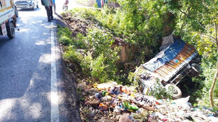 Gaggal: A truck full of goods fell into the drain111