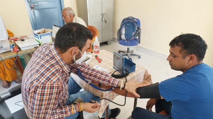  Shri Nainadevi: MP mobile health service team checked the health of people in Rajpura