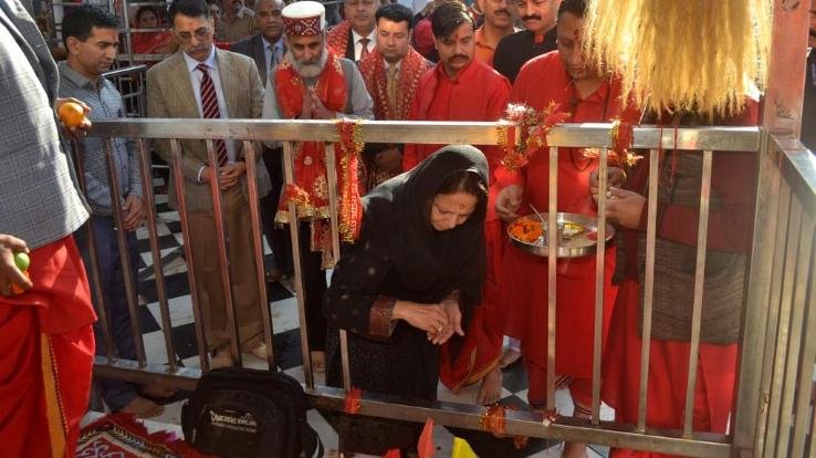 Justice Sabina bowed down in the temple of mother Jwalaji