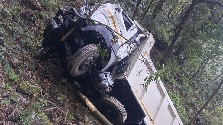 Sangrah: Tipper accident on Sangrah-Haripurdhar road, one person died 111  0000