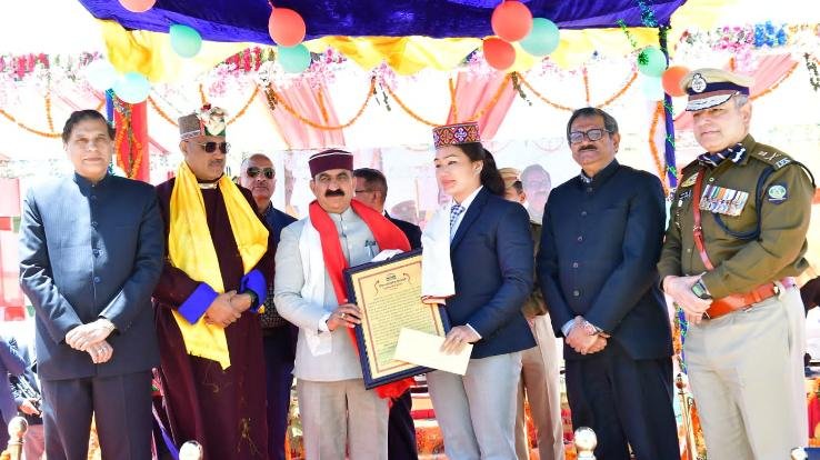 Lahul Spiti: Chief Minister presented Himachal Gaurav and Prernasrot awards