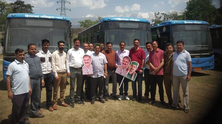 Dharamshala: 15 electric buses reached Kangra, will be included in HRTC fleet