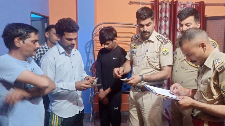 Fatehpur: Police arrested hotel owner and two employees on charges of prostitution